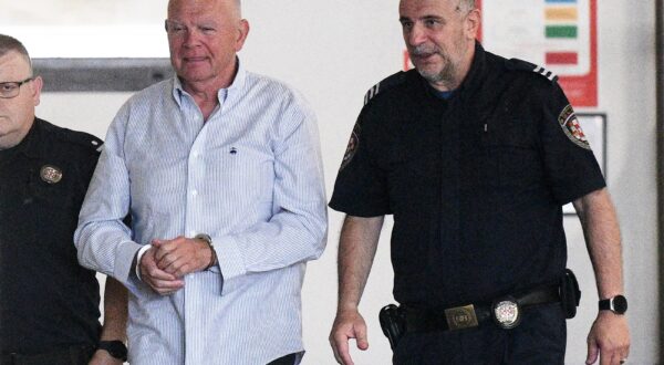 11.07.2025., Zagreb - Policija dovodi Hrvoja Petraca u prostorije USKOK-a u Branimirovoj ulici na ispitivanje nakon sto se jucer sam predao. Hrvoje Petrac jedan je od osumnjicenih u korupcijskoj aferi u hrvatskom zdravstvu. Photo: Davor Puklavec/PIXSELL