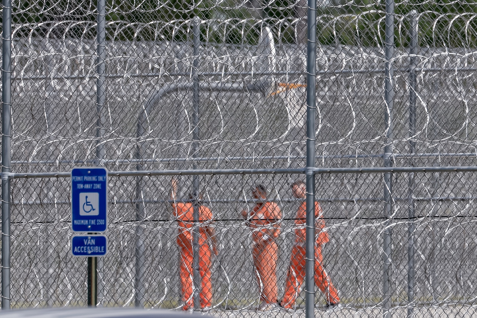 epa12365739 Detainees behind concertina wire inside the Folkston ICE Processing Center and D. Ray James Correctional Facility in Folkston, Georgia, USA, 09 September 2025. 300 South Koreans were among 475 arrested during a US Immigration and Customs Enforcement raid at a construction site for an electric vehicle battery plant being built by a Hyundai Motor Group-LG Energy Solution in Ellabell, Georgia, 04 September 2025. South Korean officials are arranging a repatriation charter flight for the detainees.  EPA/ERIK S. LESSER