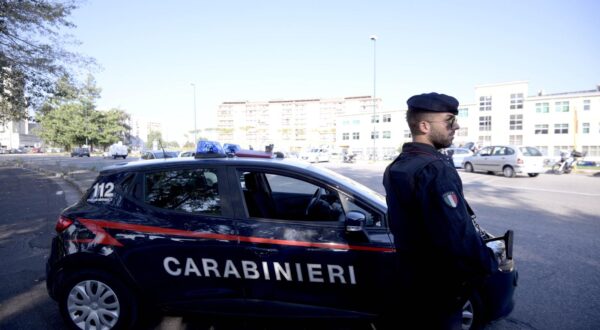 ITA, Operazione "Alto Impatto", Razzia mit 700 Polizisten in Scampia 03.10.2017, Neapel, ITA, Operazione "Alto Impatto", Razzia mit 700 Polizisten in Scampia, im Bild Antimafia Einheit BLITZ auf dächern und terrassen, gefunden Waffen und Drogen // Seized weapons and drugs. during the police Operation "Alto Impatto" of law enforcement in the district of Scampia. Neapel, Italy on 2017/10/03. EXPA Pictures © 2017, PhotoCredit: EXPA/ laPresse/ Alessandro Poner"nr"n*****ATTENTION - for AUT, SUI, CRO, SLO only***** EXPA/ laPresse/ Alessandro Pone