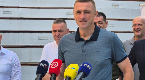 Tuheljske Toplice, 11.09.2025. - Predsjednik Domovinskog pokreta Ivan Penava izjavio je u četvrtak nakon stranačke klauzure u Tuheljskim Toplicama da je Hrvatska 'prodisala' ulaskom njegove stranke u Vladu te najavio nove reformske zahvate u poljoprivredi, energetici i demografiji. Na fotografiji Ivan Penava. foto HINA/ Siniša KALAJDŽIJA/ tm