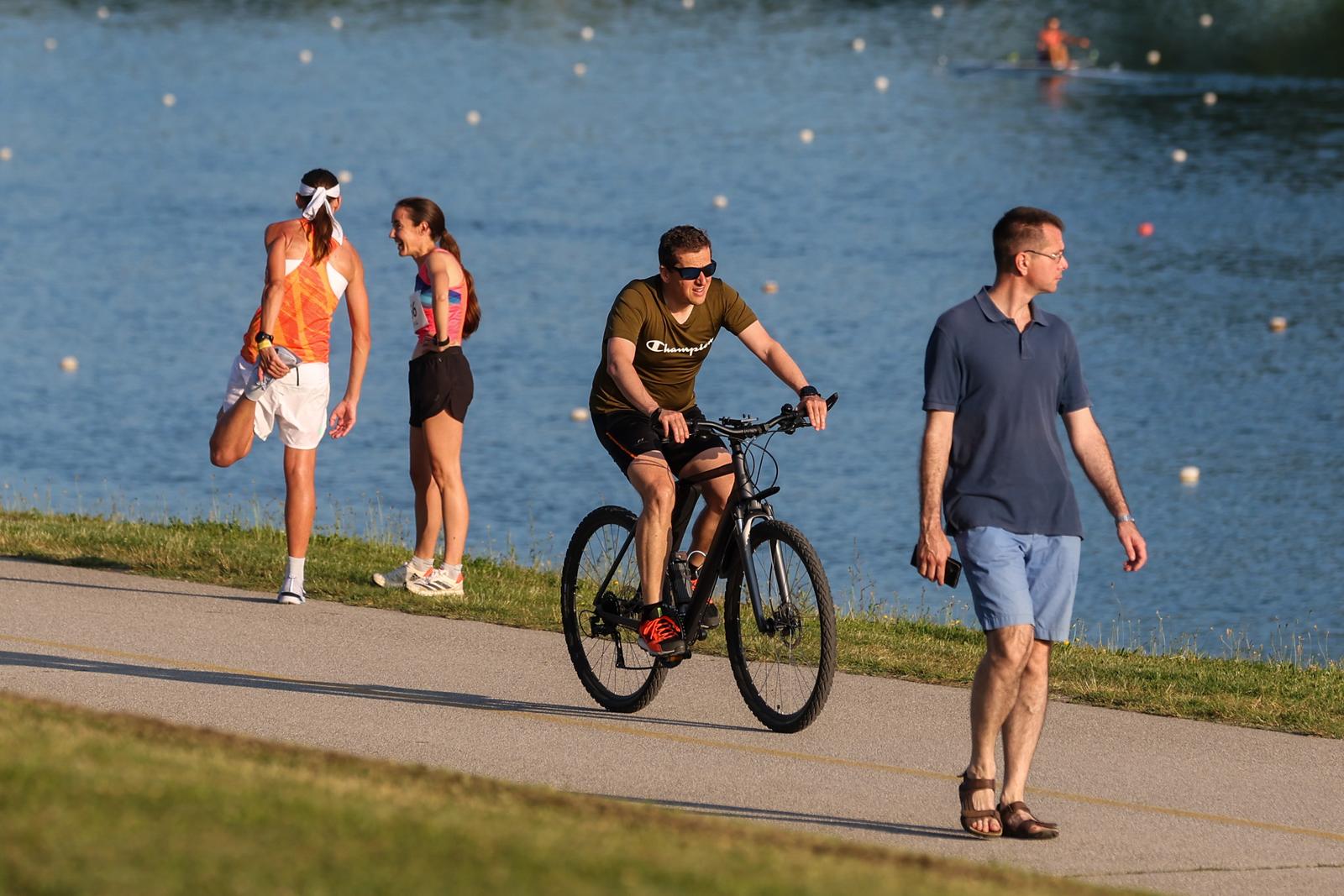 07.06.2025. Zagreb - Lijep suncan dan izmamio je rekreativce na jezero Jarun. Photo: Igor Kralj/PIXSELL