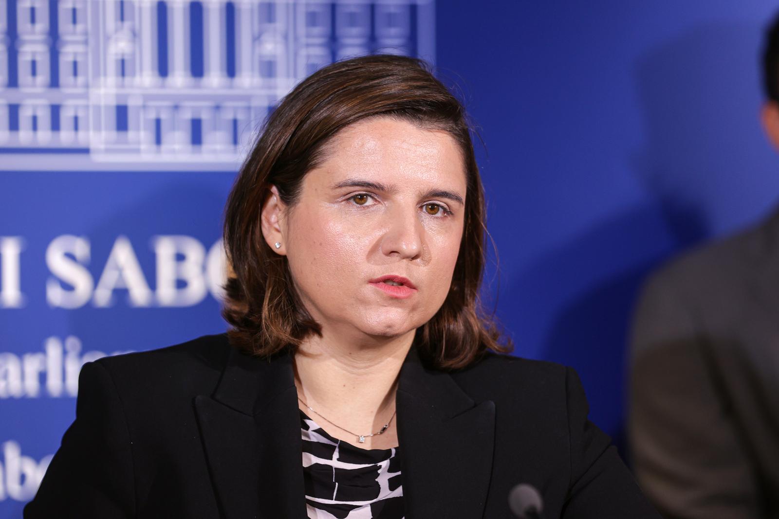 26.06.2025., Zagreb - Zastupnici Mozemo! Damir Bakic, Sandra Bencic i Jelena Milos odrzali su konferenciju za medije s temom najava aktivnosti Kluba: sjednica Odbora za europske poslove i predstavljanje Programa rada Europske komisije za 2025. godinu te Konacni prijedlog zakona o mirovinskom osiguranju. Photo: Luka Stanzl/PIXSELL