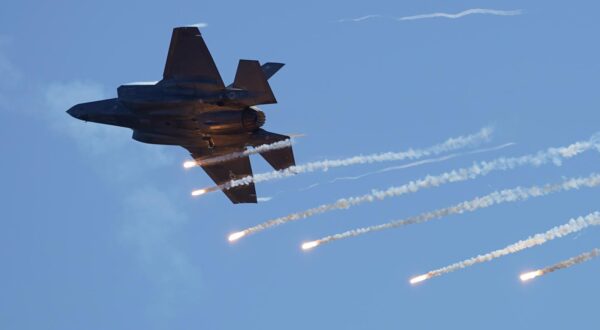 The Lockheed Martin F-35 Lightning II performs a dramatic vertical climb, a powerful display of its fifth-generation fighter capabilities at the Canadian International Air Show. On August 31, 2025 in Toronto, Canada. (Photo by Leonardo Ramirez / Eyepix Group/Sipa USA) Photo: Eyepix/SIPA USA