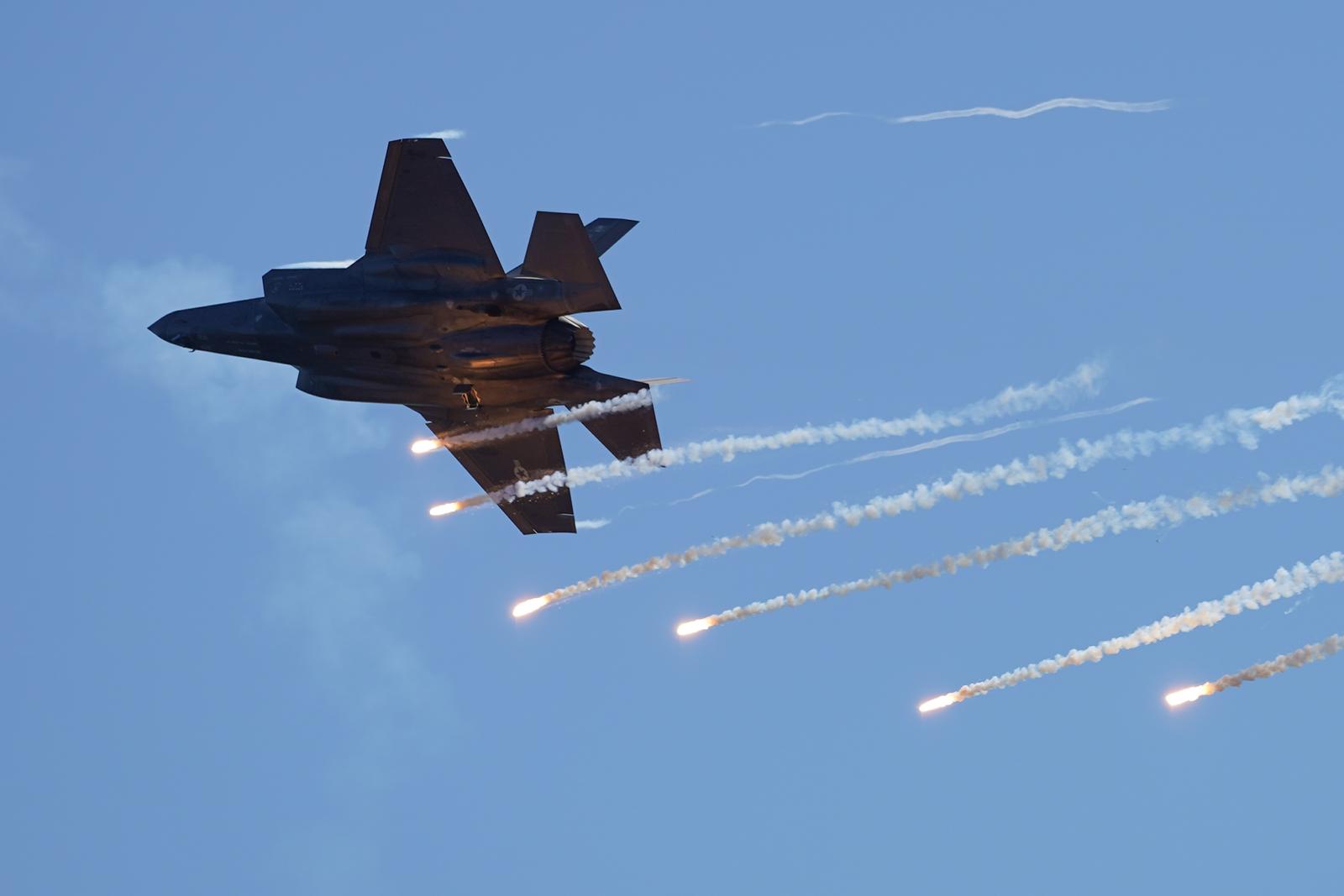 The Lockheed Martin F-35 Lightning II performs a dramatic vertical climb, a powerful display of its fifth-generation fighter capabilities at the Canadian International Air Show. On August 31, 2025 in Toronto, Canada. (Photo by Leonardo Ramirez / Eyepix Group/Sipa USA) Photo: Eyepix/SIPA USA