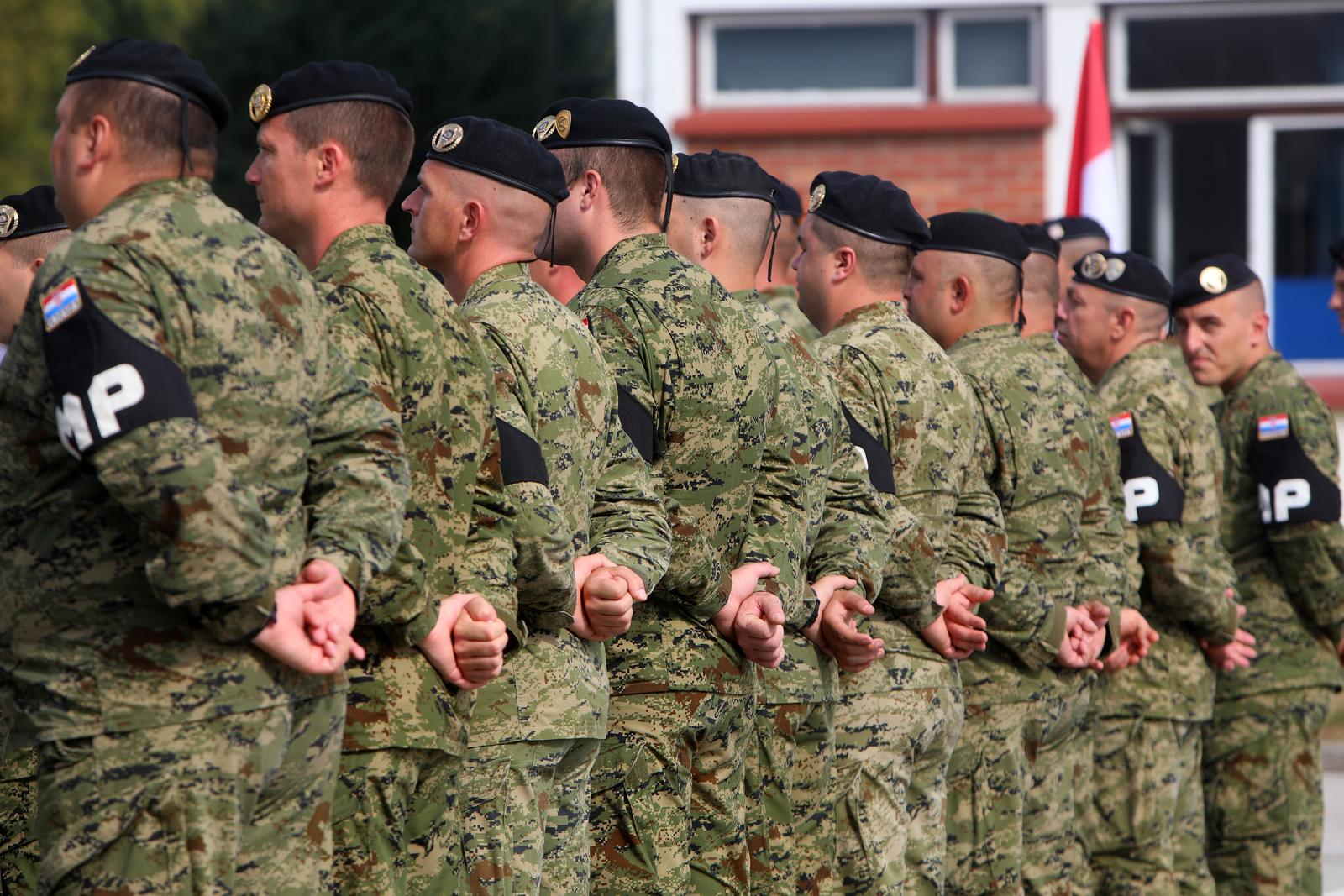 27.07.2022., Karlovac - Predsjednik Republike i vrhovni zapovjednik Oruzanih snaga Republike Hrvatske Zoran Milanovic sudjelovao je u vojarni 110. brigade Hrvatske vojske na svecanom ispracaju 1. hrvatskog kontingenta u sklopu aktivnosti ojacane budnosti NATO-a, u okviru borbene skupine pod vodstvom Madjarske, u Madjarsku. 
 Photo: Kristina Stedul Fabac/PIXSELL