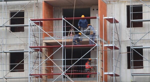 17.02.2025., Karlovac - Gradnja nove stambene zgrade u gradskoj cetvrti Grabrik. Photo: Kristina Stedul Fabac/PIXSELL