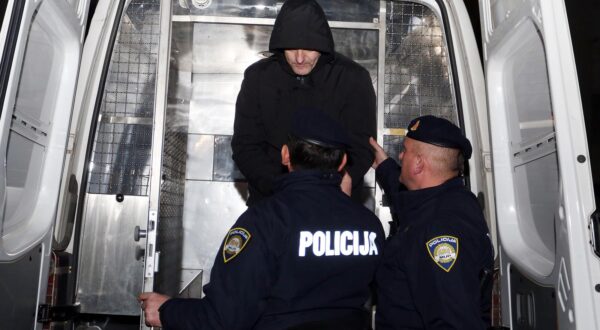 23.01.2020., Karlovac - Privodjenje na ispitivanje na Zupanijski sud Darka Purgara, treceg sudionika bande koja je iznudjivala poduzetnika. rPhoto: Kristina Stedul Fabac/PIXSELL