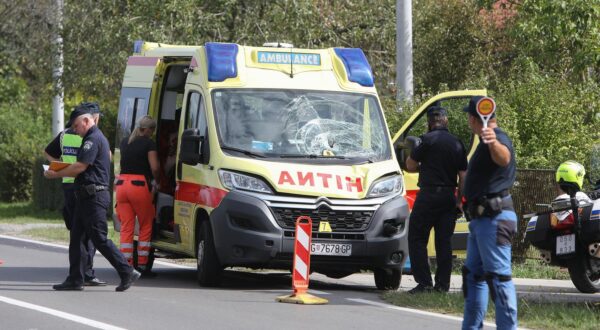 08.09.2025., Karlovac - U prometnoj nesreci koja se u  dogodila oko 10 sati u Zagrebackoj ulici poginula je pjesakinja. U nesreci je sudjelovalo  vozilo hitne pomoci, osobni automobil i pjesakinja koja je na mjestu preminula. Photo: Kristina Stedul Fabac/PIXSELL