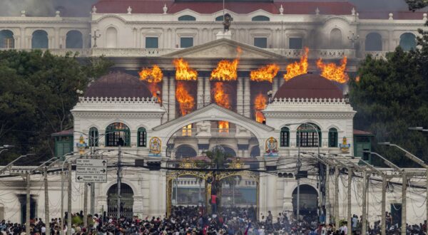 epa12364471 Fire and smoke rise from the Singha Durbar palace, which houses government and parliament buildings, after protesters stormed the premises during violent demonstrations in Kathmandu, Nepal, 09 September 2025. At least 19 people were killed and dozens injured on 08 September during demonstrations against corruption and a government social media ban.  EPA/NARENDRA SHRESTHA
