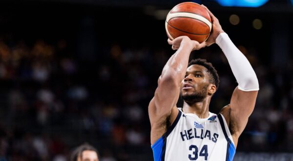 FIBA EuroBasket 2025: Bronze Griechenland - Finnland 14.09.2025 Giannis Antetokounmpo Griechenland, 34 an der Freiwurflinie FIBA EuroBasket 2025: Bronze Griechenland - Finnland Riga, Arena Riga am 14.09.2025 *** FIBA EuroBasket 2025 Bronze Greece Finland 14 09 2025 Giannis Antetokounmpo Greece, 34 at the free throw line FIBA EuroBasket 2025 Bronze Greece Finland Riga, Arena Riga on 14 09 2025 Copyright: xBEAUTIFULxSPORTS/Wunderlx Photo: IMAGO/BEAUTIFUL SPORTS/Wunderl/IMAGOSPORT