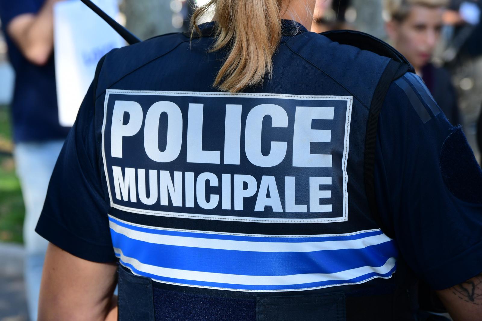 A municipal police officer provides security at the Saint-Étienne fair. (Photo by Romain Doucelin / SOPA Images/Sipa USA) Photo: SOPA Images/SIPA USA