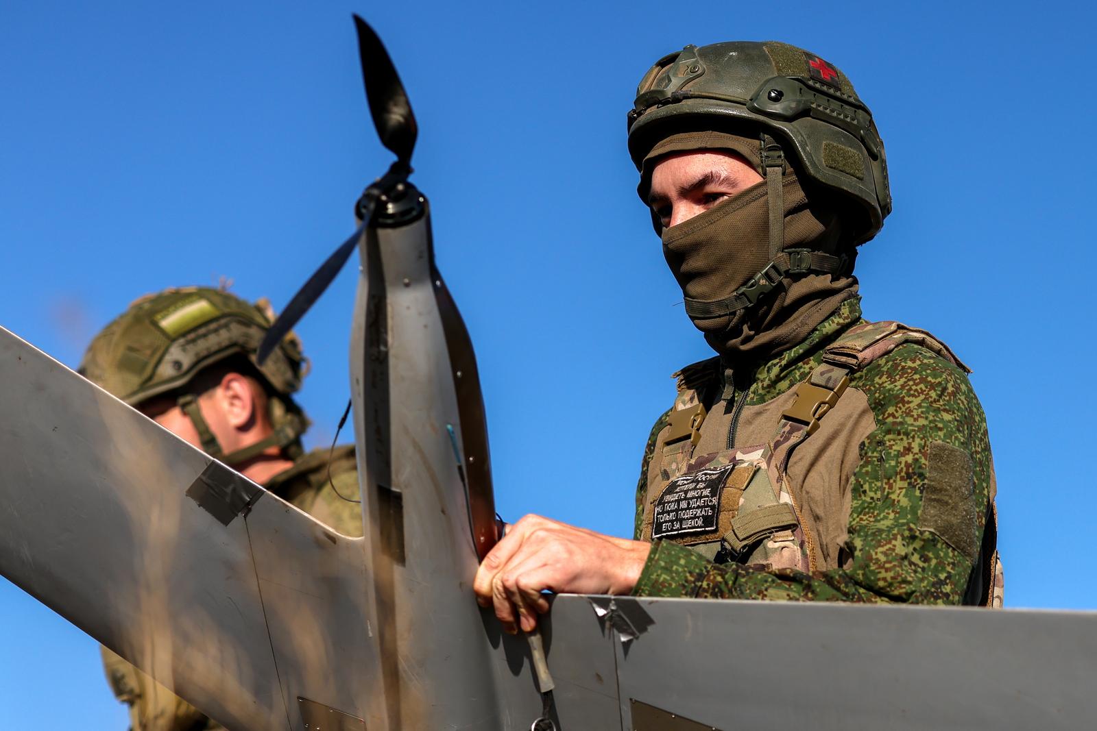 RUSSIA, KHERSON REGION - SEPTEMBER 22, 2025: Servicemen of a Russian Army Group Dnepr 49th Combined Arms Army drone detachment are seen with a ZALA Z-16 surveillance drone during a combat mission in the zone of Russia's special military operation. Alexei Konovalov/TASS/Sipa USA Photo: Tass/SIPA USA
