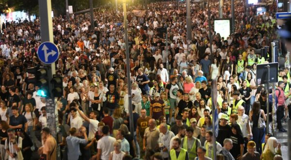 01, September, 2025, Belgrade - A gathering of high school students, students and citizens began at the old Main Railway Station, from where a commemorative walk to the Republic Square began on the occasion of 10 months since the collapse of the canopy at the Railway Station in Novi Sad. Photo: L.L./ATAImages

01, septembar 2025, Beograd - Kod stare Glavne zeleznicke stanice pocelo je okupljanje srednjoskolaca, studenata i gradjana odakle je krenula komemorativna setnju do Trga republike povodom 10 meseci od pada nadstresnice na Zeleznickoj stanici u Novom Sadu. Photo: L.L./ATAImages