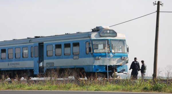 03.11.2022., Osijek - U naletu putnickog vlaka na osobno vozilo marke Peugeot na pruznom prelazu jedna je osoba poginula. Photo: Davor Javorovic/PIXSELL