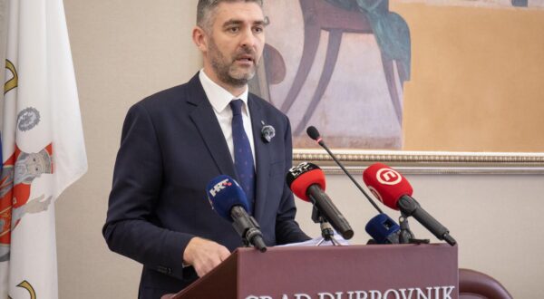 04.04.2025., Gradska vijecnica, Dubrovnik - "Zastita gradske imovine" - tema je konferencije za medije koju je jutros sazvao gradonacelnik Mato Frankovic.
 Photo: Grgo Jelavic/PIXSELL