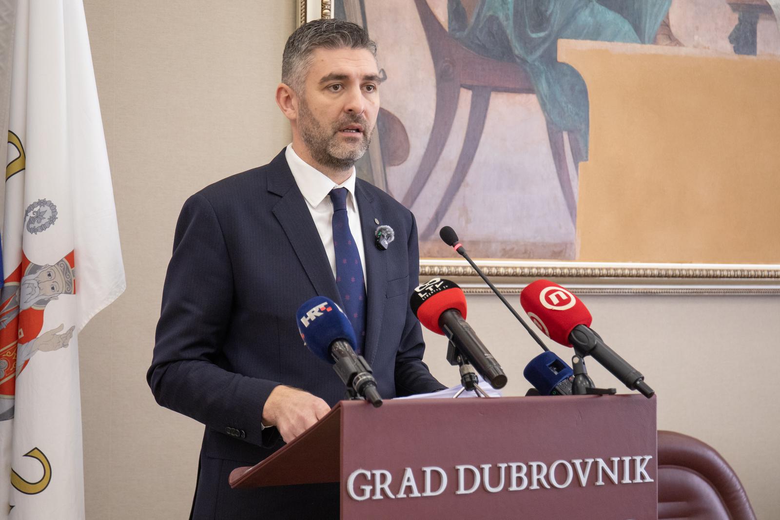 04.04.2025., Gradska vijecnica, Dubrovnik - "Zastita gradske imovine" - tema je konferencije za medije koju je jutros sazvao gradonacelnik Mato Frankovic.
 Photo: Grgo Jelavic/PIXSELL