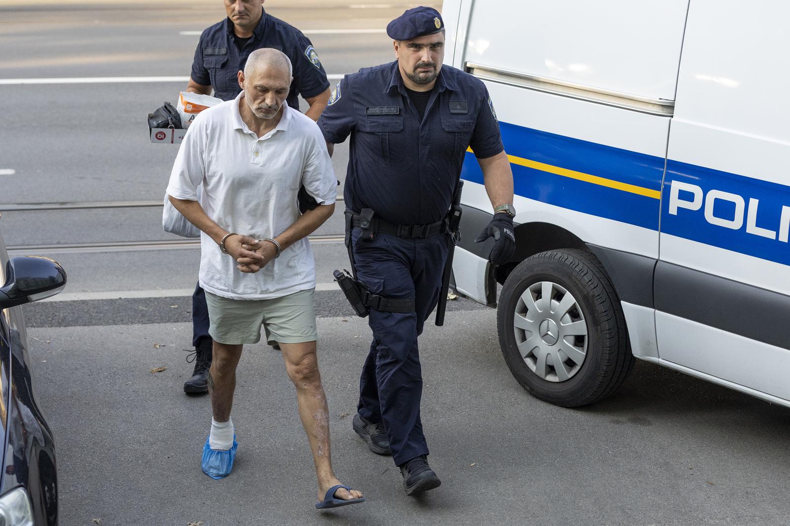04.09.2025., Osijek - Zupanijski sud, Privodjenje osumnjicenog za tesko ubojstvo supruge koje se dogodilo u mjestu Tenja kod Osijeka. Photo: Davor Javorovic/PIXSELL