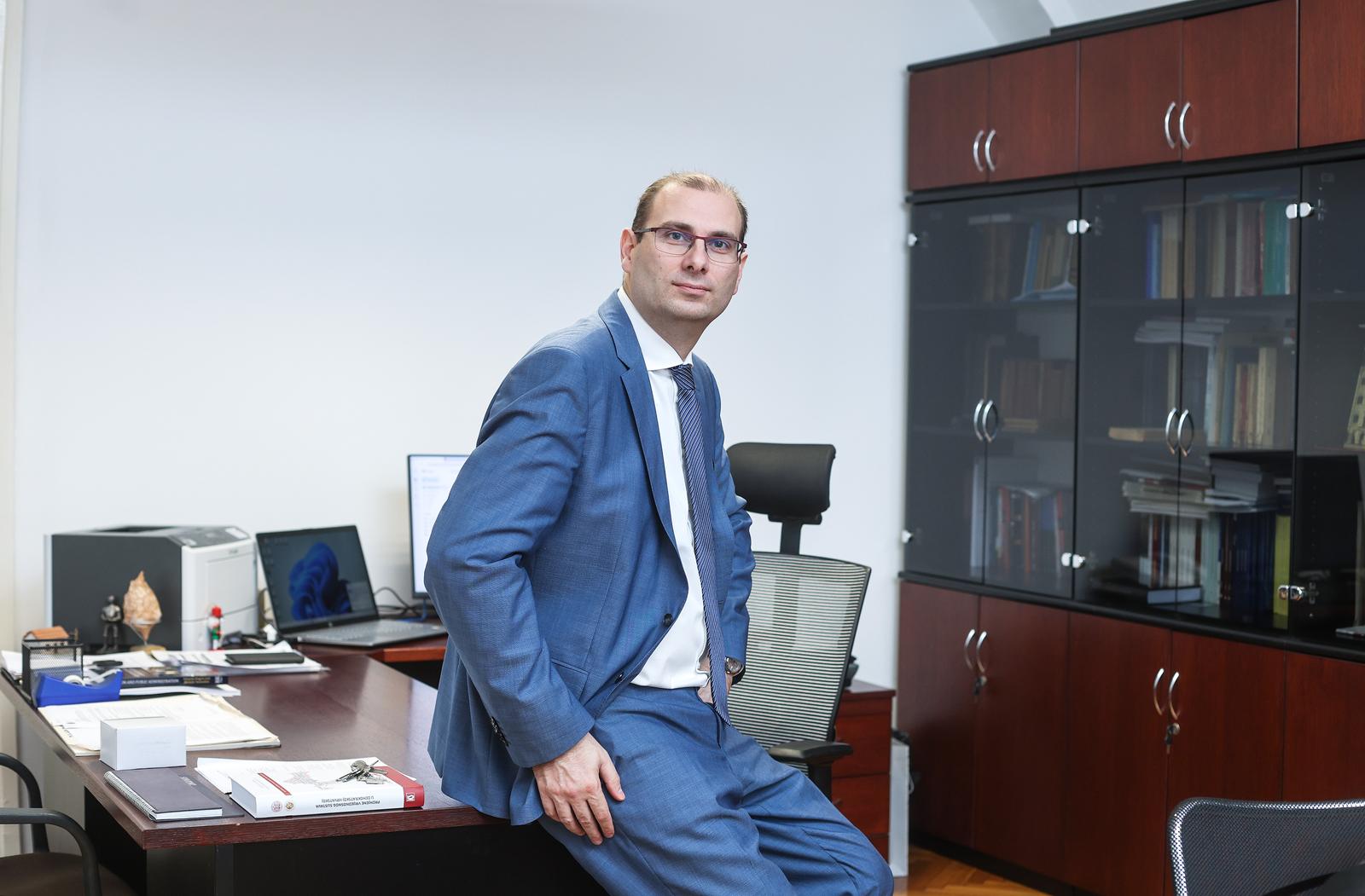 06.12.2023., Zagreb - Prof. dr. sc. Frane Stanicic rodjen je u Makarskoj, 5. kolovoza 1981. Osnovnu skolu zavrsio je u Baskoj Vodi, a opcu gimnaziju u Makarskoj. Diplomirao je na Pravnom fakultetu Sveucilista u Zagrebu 2006., a doktorirao na istom fakultetu 2011. na temu: „Razvoj instituta izvlastenja u Hrvatskoj“. Redoviti profesor je na Katedri za upravno pravo Pravnog fakulteta u Zagrebu. Photo: Sanjin Strukic/PIXSELL