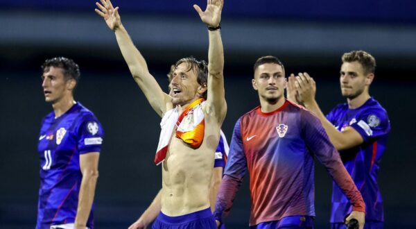 Luka Modrić nakon utakmice proslavio je 40. rođendan
. Photo: Igor Kralj/PIXSELL