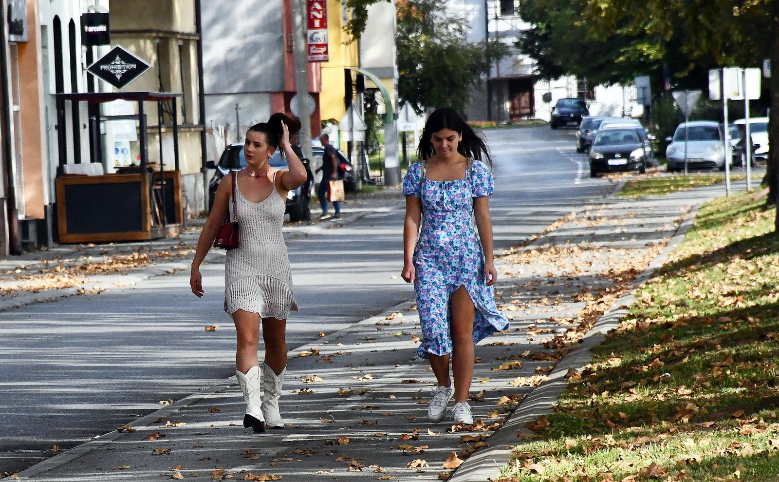 08.10.2023., Slavonski Brod - Suncano i toplo jesenje poslijepodne u sredistu grada. Photo: Ivica Galovic/PIXSELL