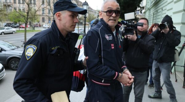 10.04.025., Osijek - Uhiceni sudac Mirko Zivic dolazi na Zupanijski sud. kod itraznog suca optuzbi za zlouporabu polozaja i ovlasti te krivotvorenje u slucaju Elmira Bairamova. Photo: Davor Javorovic/PIXSELL