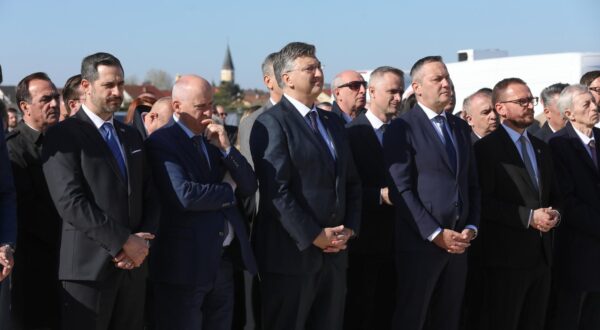 11.04.2025., Velika Gorica,  svecano otvaranje gradilišta buduceg kampa Hrvatskog nogometnog saveza u Velikoj Gorici  Na svecanom otvaranju sudjelovali su, izmedju ostalih, premijer Andrej Plenkovic s izaslanstvom Vlade Republike Hrvatske, gradonacelnik Velike Gorice Kresimir Ackar uz predstavnike Grada, zupan Stjepan Kozic s delegacijom Zagrebacke zupanije i predsjednik Hrvatskog nogometnog saveza Marijan Kustic uz rukovodstvo i Izvrsni odbor HNS-a. Photo: Robert Anic/PIXSELL