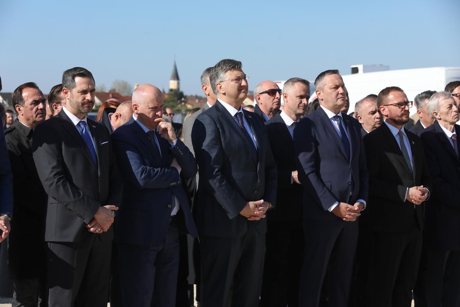 11.04.2025., Velika Gorica,  svecano otvaranje gradilišta buduceg kampa Hrvatskog nogometnog saveza u Velikoj Gorici  Na svecanom otvaranju sudjelovali su, izmedju ostalih, premijer Andrej Plenkovic s izaslanstvom Vlade Republike Hrvatske, gradonacelnik Velike Gorice Kresimir Ackar uz predstavnike Grada, zupan Stjepan Kozic s delegacijom Zagrebacke zupanije i predsjednik Hrvatskog nogometnog saveza Marijan Kustic uz rukovodstvo i Izvrsni odbor HNS-a. Photo: Robert Anic/PIXSELL
