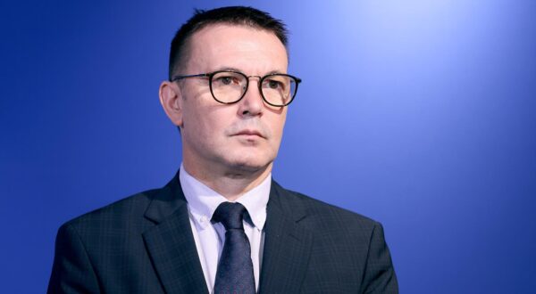 11.07.2025., Zagreb - Na 12., djelomicno zatvorenoj sjednici Odbora za obranu raspravljalo se, uz ostalo, o uvodjenju obaveznog vojnog osposobljavanja. Nakon sjednice  Ivan Anusic i Arsen Bauk su odrzali konferenciju za medije  Photo: Patrik Macek/PIXSELL