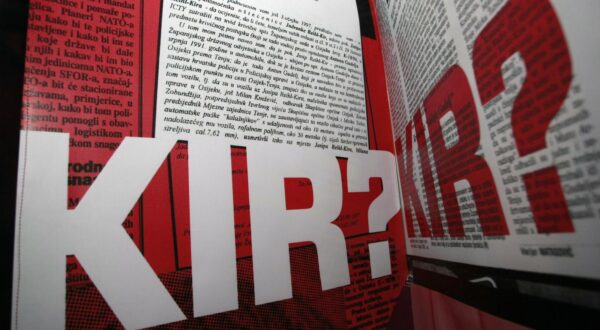 29.11.2010., Evandjeoski teoloski fakultet, Osijek - Izlozbu Tko je tebi Reihl-Kir? otvorio je bivsi presjednik Mesic, a nazocila je i udovica ubijenog Josipa Reihl-Kira. r"nPhoto: Krunoslav Petric/PIXSELL