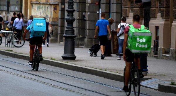 11.07.2022., Zagreb - Vrijedni dostavljaci hrane u akciji.  Photo: Ivan Skrinjar/PIXSELL