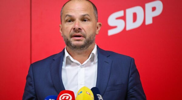 12.09.2025., Zagreb - Predsjednik SDP-a Sinisa Hajdas Doncic, predsjednik SDP-ovog Savjeta za gospodarski razvoj i turizam Josip Tica te predsjednik SDP-ovog Savjeta za regionalni razvoj i europske fondove Branko Grcic odrzali su konferenciju za medije s temom stajaliste SDP-a o ucincima drzavnih subvencija na kretanje placa i inflacije. Photo: Neva Zganec/PIXSELL
