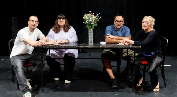 Autori teksta Romano Nikolić i Dorotea Šušak s Edijem Jertecom i Mirej Stanić, glumcima u predstavi