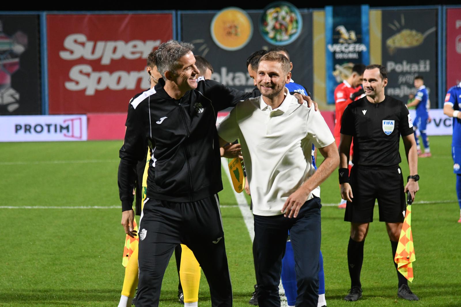 12.09.2025., Gradski stadion Ivan Kusek Apas, Koprivnica - SuperSport HNL, 06. kolo, NK Slaven Belupo - NK Istra 1961. trener Slaven Belupa Goran Tomic i trener Istre Mario Gregurina Photo: Damir Spehar/PIXSELL