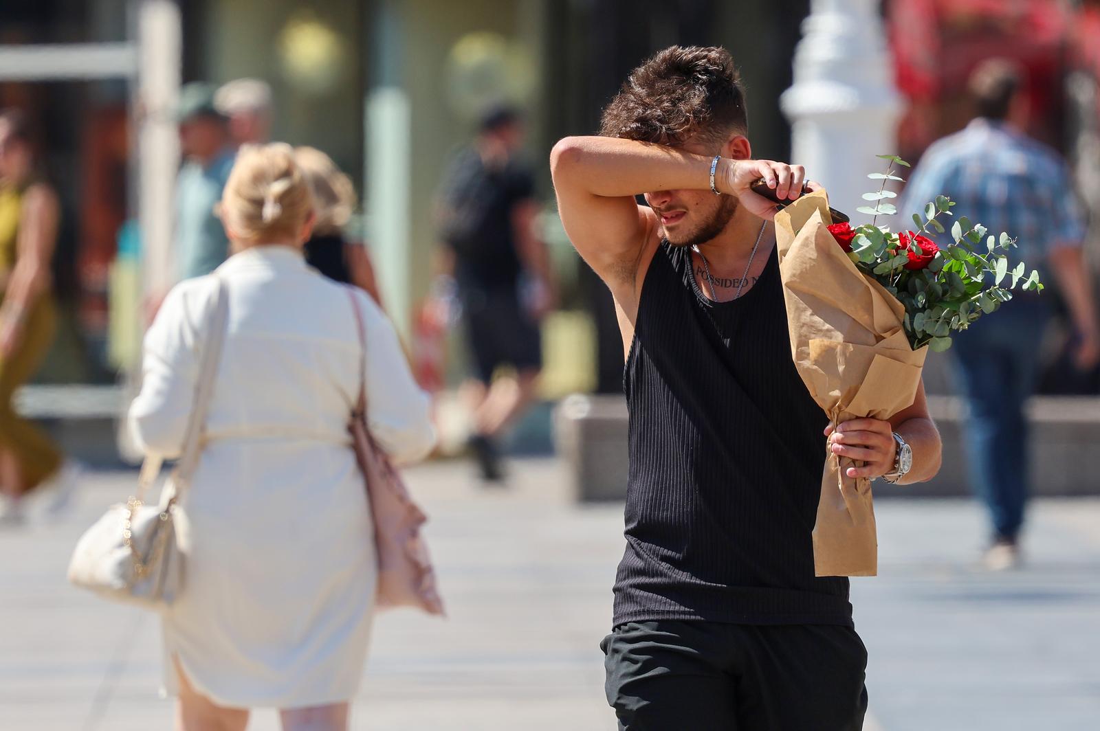 13.08.2025., Zagreb - Gradska svakodnevica uz velike vrucine u sredistu grada. Photo: Sanjin Strukic/PIXSELL