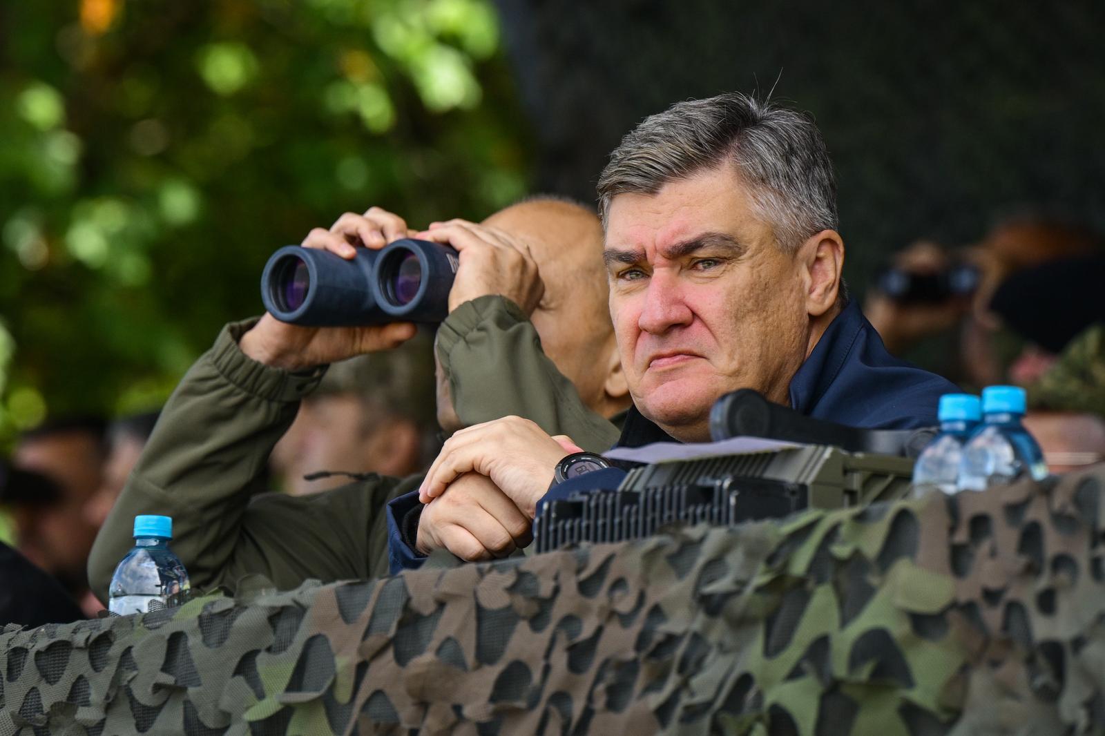 17.09.2025., Slunj - Najveca zdruzena vojna vjezba Oruzanih snaga Borbena moc 25 u posljednjih sedam godina. Sveobuhvatni proces vojnog planiranja na vojnom poligonu “Eugen Kvaternik” gdje su demonstracijom predstavljene sposobnosti manevra i borbene moci svih novonabavljenih sustava uvedenih u operativnu uporabu u posljednjih godinu dana. Svecanosti su sudjelovali predsjednik RH Zoran Milanovic, nacelnik Glavnog stozer OSRH Tihomir Kundid te ministar obrane Ivan Anusic. Photo: Neva Zganec/PIXSELL