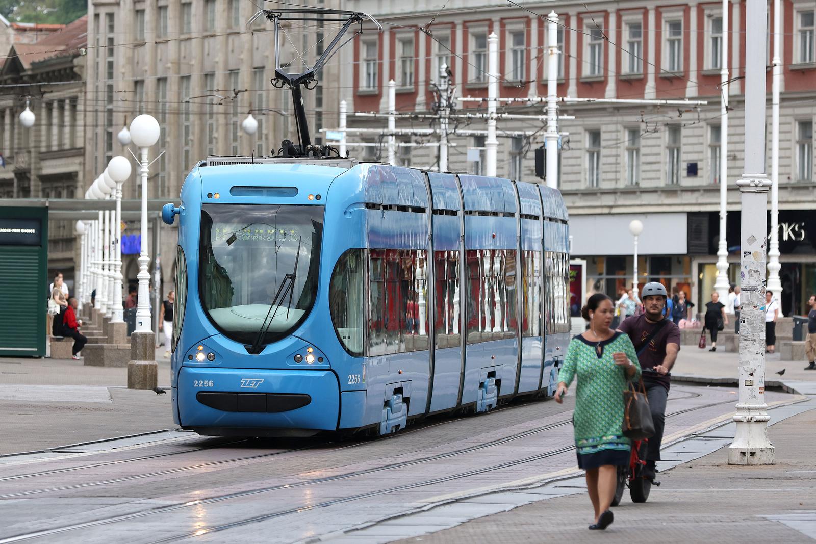 18.08.2025., Zagreb - ZET danas obiljezava 115. godina otkako je prvi elektricni tramvaj poceo voziti ulicama Zagreba. U duhu proslih vremena od poslijepodnevnih sati na voznju ce simbolicno krenuti i linija 21, na svojoj vec uobicajenoj kruznoj trasi legendarni muzejski tramvaj M-24 s prikolicom Kosak, otvorit ce svoja vrata na Ljubljanici od 17 sati.
 Photo: Patrik Macek/PIXSELL