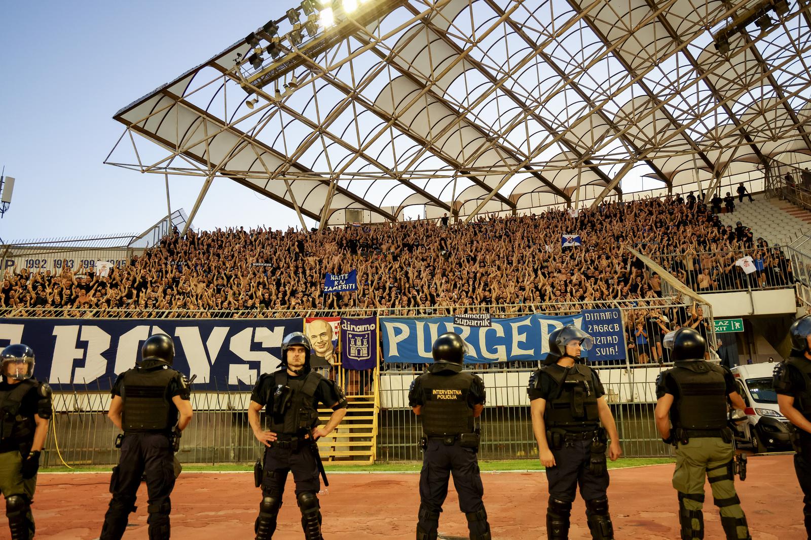 Dinamo je na Poljudu bodrilo 1700 navijača Photo: Sime Zelic/PIXSELL