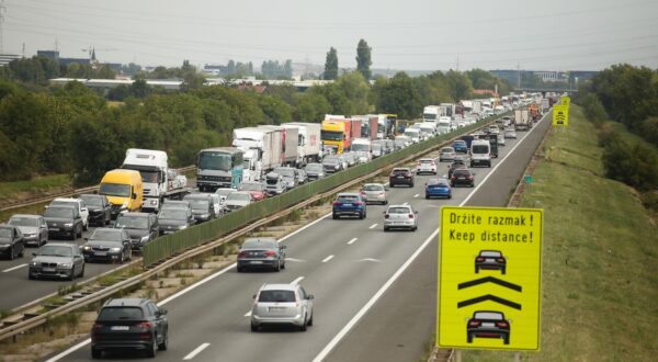 21.08.2025., Zagreb - Guzva na obilaznici zbog prometne nesrece u kojoj je sudjelovalo vise vozila. Photo: Emica Elvedji/PIXSELL
