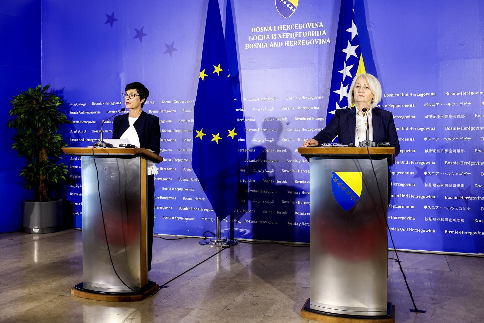 Marta Kos i Borjana Krišto