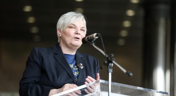 23.04.2015., Zagreb - Studenti iz madjarske, portugala, svedske i drugih zemalja na javnom citanju poezije povodom Noci knjige u NSB-u. Glavna ravnateljica Nacionalne i sveucilisne knjiznice u Zagrebu Dunja Seiter-Sverko. Photo: Petar Glebov/PIXSELL