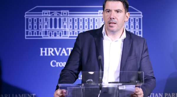 23.09.2025., Zagreb - Na konferenciji za medije odrzanoj u Saboru o temi: "Pokusaj monopola nad Radnickim vijecem- u INA-i se pokusava ugusiti glas radnika" govorio je Nikola Grmoja.  Photo: Patrik Macek/PIXSELL