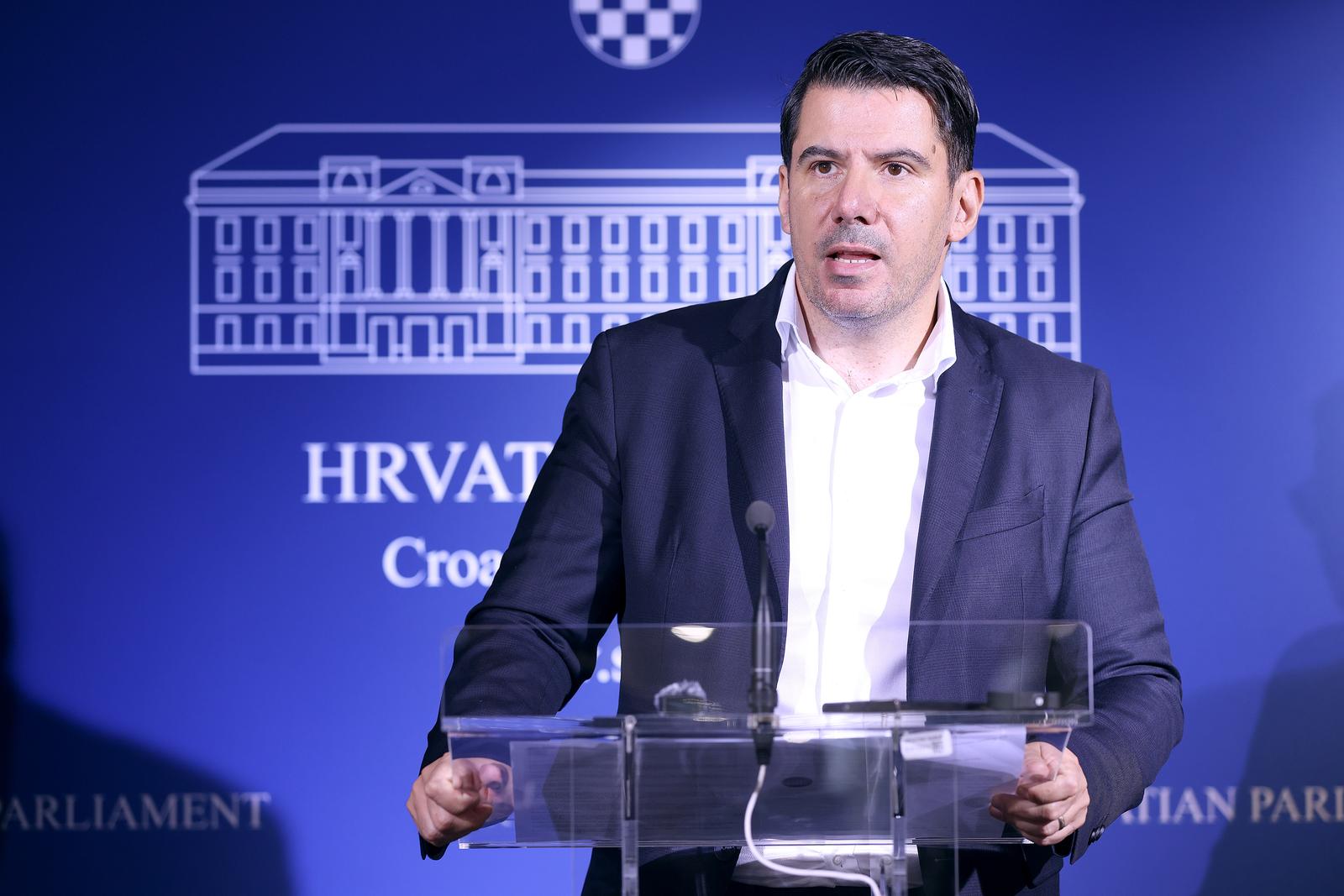 23.09.2025., Zagreb - Na konferenciji za medije odrzanoj u Saboru o temi: "Pokusaj monopola nad Radnickim vijecem- u INA-i se pokusava ugusiti glas radnika" govorio je Nikola Grmoja.  Photo: Patrik Macek/PIXSELL