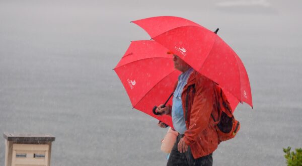 24.09.2025., Sibenik - Obilne kise prouzrocile probleme u gradu i prometu. Photo: Hrvoje Jelavic/PIXSELL