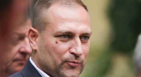 24.09.2025.,  Osijek - Potpredsjednik Vlade i ministar poljoprivrede, sumarstva i ribarstva David Vlajcic dao je izjavu medijima o africkoj svinjskoj kugi. Photo: David Jerkovic/PIXSELL