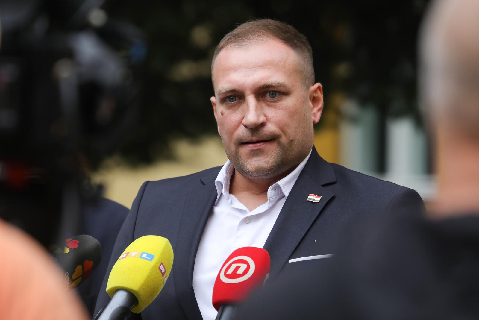 24.09.2025.,  Osijek - Potpredsjednik Vlade i ministar poljoprivrede, sumarstva i ribarstva David Vlajcic dao je izjavu medijima o africkoj svinjskoj kugi. Photo: David Jerkovic/PIXSELL