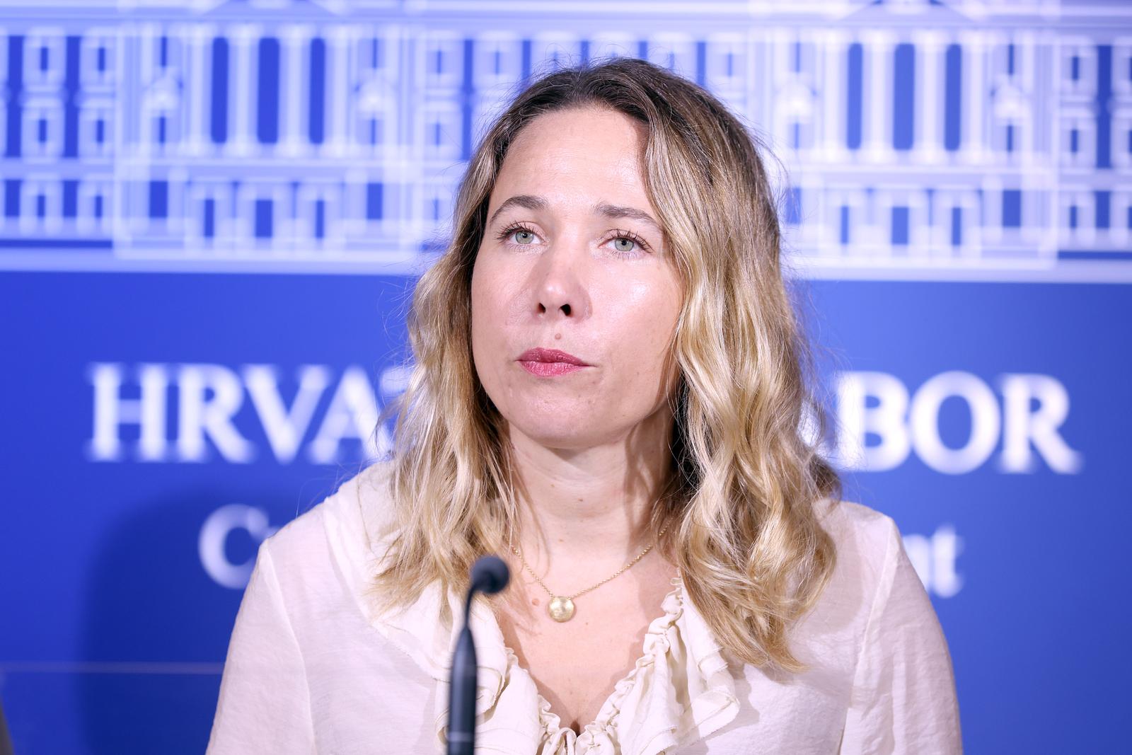 25.09.2025., Zagreb - Na konferenciji za medije odrzanoj u Saboru o temi „Prijedlog zakona o uvodjenju srednjoskolske prehrane“ govorile su Marija Selak Raspudic i Dragana Turkalj. Photo: Patrik Macek/PIXSELL