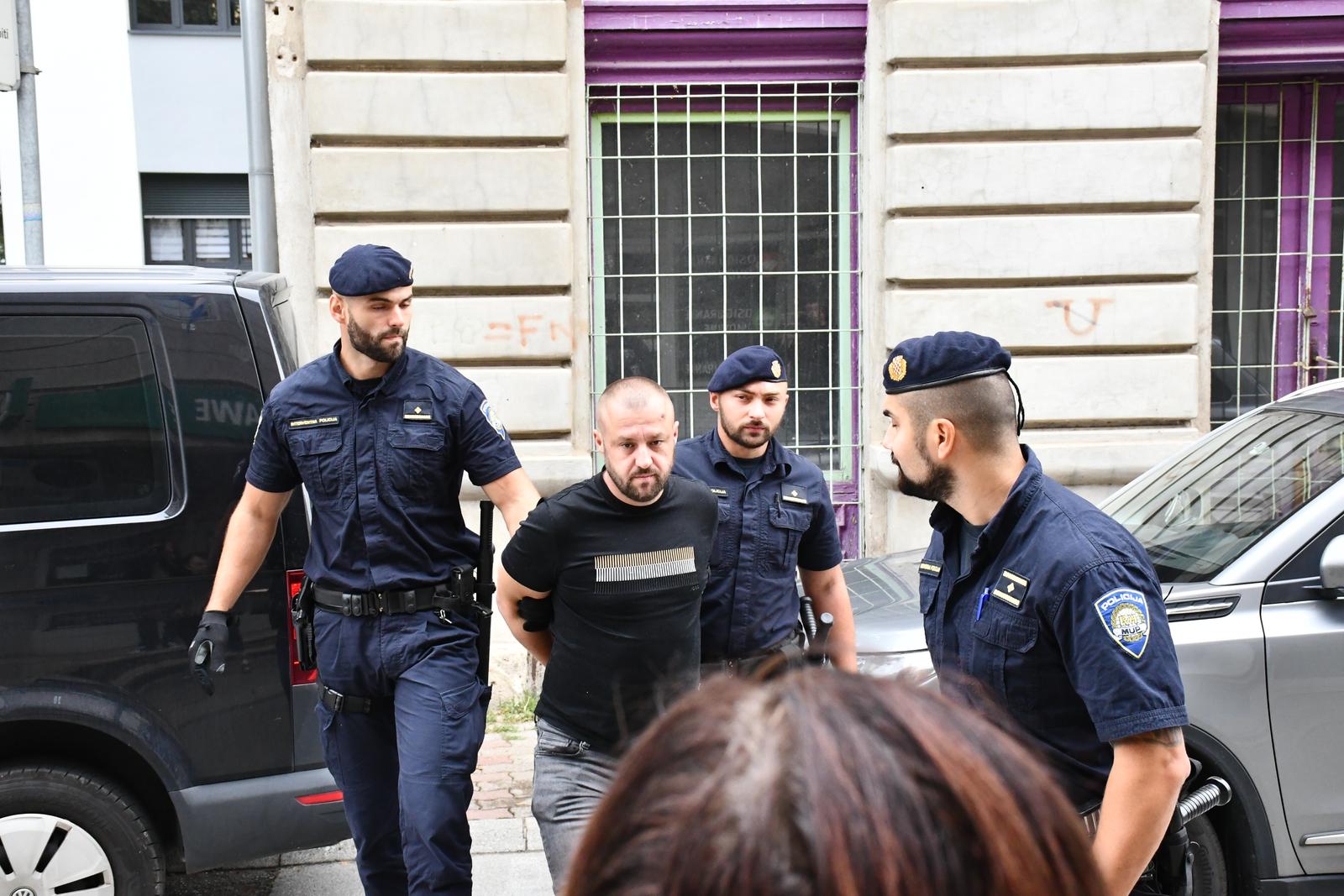 25.09.2025 Slavonski Brod - Policija je na ispitivanje privela 33-godišnjaka osumnjičenog za ubojstvo Zorana Grgića. Sinoć je ispitan na policiji, a branio se šutnjom. Njegov odvjetnik potvrdio je da će isto učiniti i danas u Županijskom državnom odvjetništvu. Photo: Ivica Galovic/PIXSELL