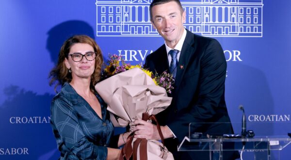 25.09.2025., Zagreb - Na konferenciji za medije odrzanoj u Saboru predsjednik DP Ivan Penava predstavio je Vlatku Vukelic kao novu clanicu stranke Photo: Patrik Macek/PIXSELL