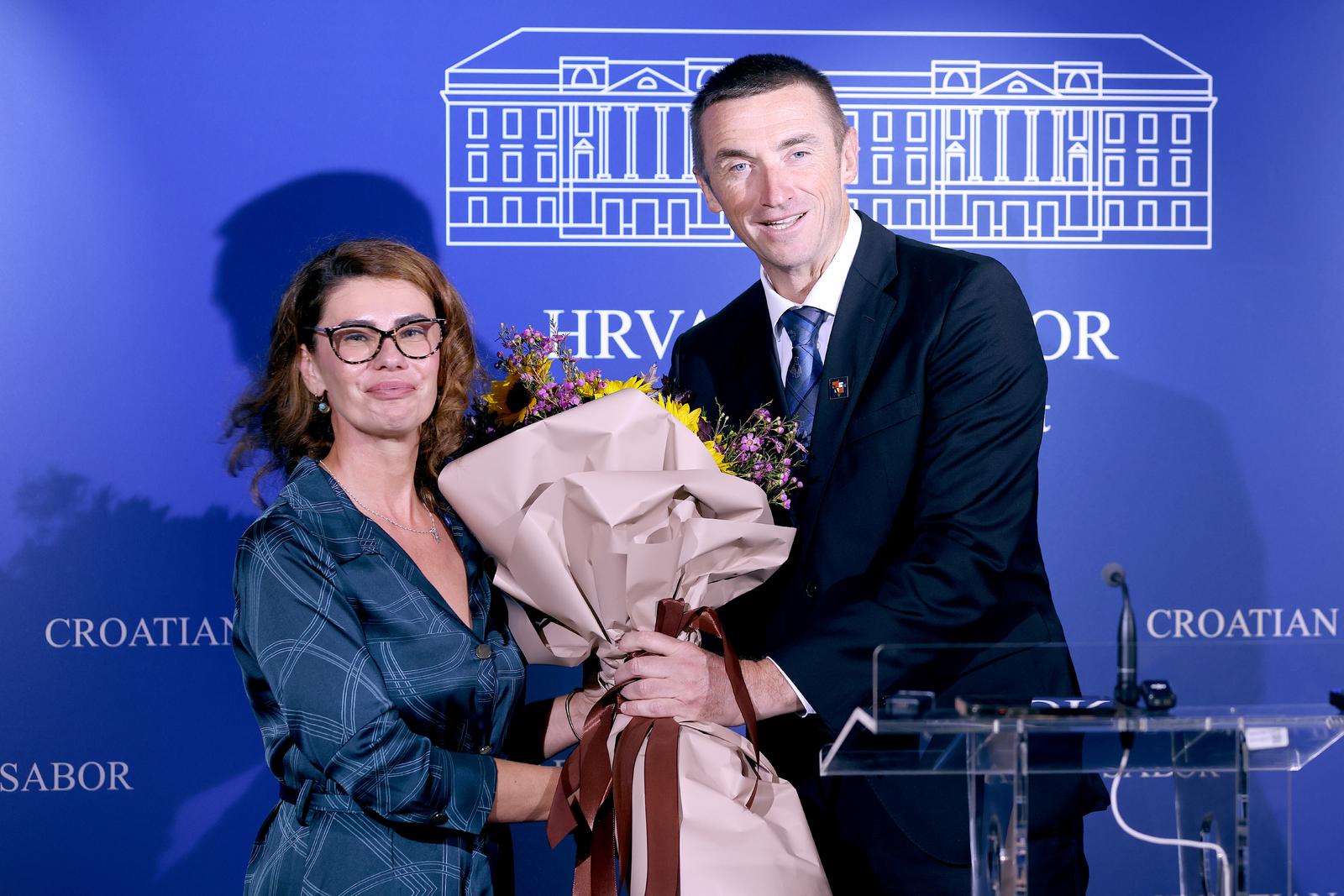 25.09.2025., Zagreb - Na konferenciji za medije odrzanoj u Saboru predsjednik DP Ivan Penava predstavio je Vlatku Vukelic kao novu clanicu stranke Photo: Patrik Macek/PIXSELL