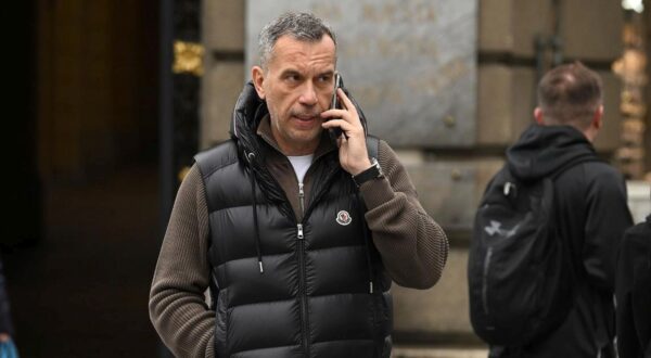 26.04.2025., Zagreb - Tomislav Svetina u setnji gradom s prijateljem. Photo: Marko Lukunic/PIXSELL